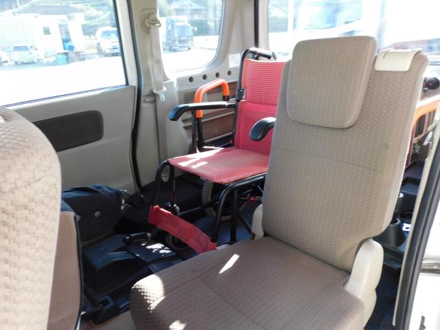 福祉装置点検済 福祉車両スロープ 車いす1名+2名乗車 通常4名乗車 リモコン式電動ウィンチ プッシュエンジンスタート リアシート付 禁煙車 全国対応1年保証付 修復歴無(16枚目)