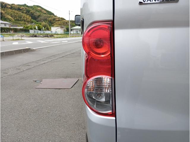 　車いすスロープ　福祉装置点検済　車いす２名＋４名乗車　リモコン式電動ウィンチ　キーレス　バックカメラ　エマージェンシーブレーキ　禁煙車　全国対応１年保証付き　修復歴無し(62枚目)