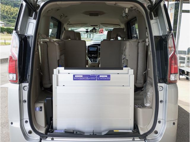 セレナ チェアキャブ　スロープ　車いす１名サード仕様　Ｂ　車検２年付　チェアキャブ　スロープ　福祉装置点検済　車いす１名＋４名乗車　７名乗車　エマージェンシーブレーキ　電動ウインチ　左側ドア電動ロングステップ　クルーズコントロール　純正ナビ　全国１年保証付き（11枚目）