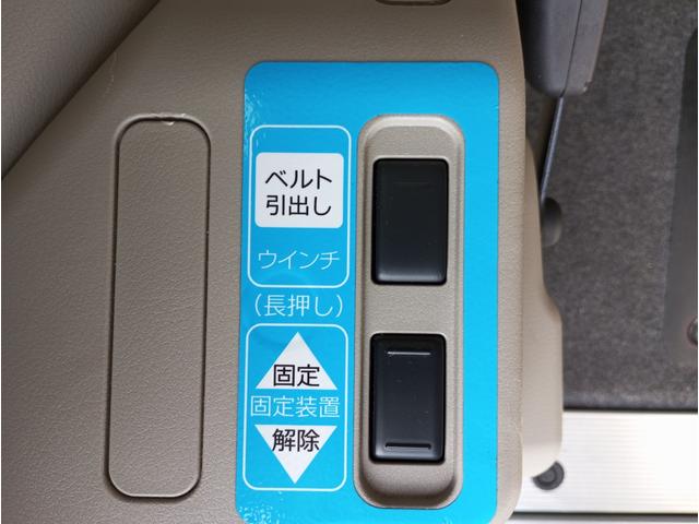 セレナ チェアキャブ　スロープ　車いす１名サード仕様　Ｂ　車検２年付　チェアキャブ　スロープ　福祉装置点検済　車いす１名＋４名乗車　７名乗車　エマージェンシーブレーキ　電動ウインチ　左側ドア電動ロングステップ　クルーズコントロール　純正ナビ　全国１年保証付き（14枚目）