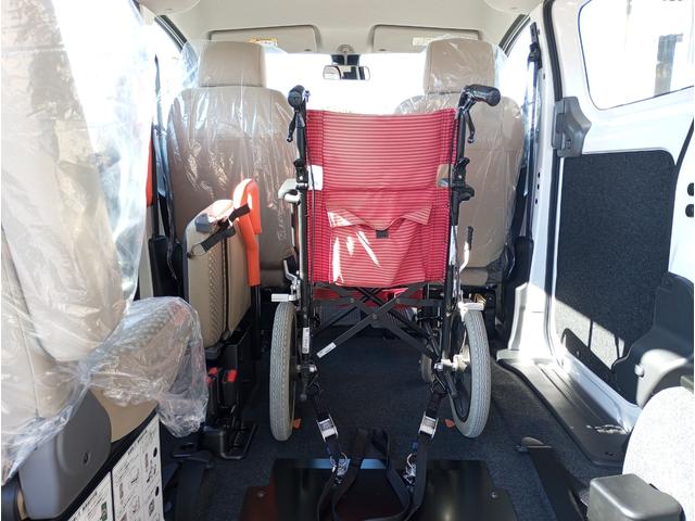 ＮＶ２００バネットバン チェアキャブ　車イス２名仕様　車検令和９年１月　登録済未使用車　チェアキャブ　車イス２名仕様　車いすスロープ　福祉装置点検済　車いす２名＋４名乗車　リアクーラー　リモコン式電動ウィンチ　キーレス　全国対応１年保証付き　修復歴無し（15枚目）