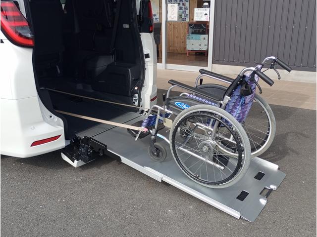ノア ハイブリッドＸ　車検　令和１０年２月　登録済未使用車　ハイブリッド車　タイプＩ　１台積　車いすスロープ　福祉装置点検済　車いす１名＋６名乗車キーレス　スマートキー　社外ナビ　バックカメラ　全国１年保証付き（17枚目）