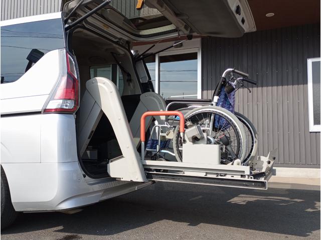 セレナ チェアキャブ　リフタータイプ　車検２年付福祉装置点検済　　車いす１名と５名乗車　福祉車両リフト　エマージェンシーブレーキ　アラウンドビューモニター　左側パワースライドドア　スライドドア連動ステップ　全国対応１年保証付き　修復歴無し（12枚目）