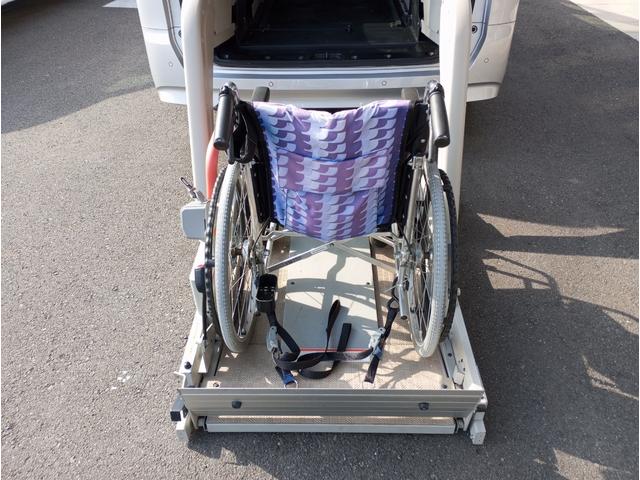 セレナ チェアキャブ　リフタータイプ　車検２年付福祉装置点検済　　車いす１名と５名乗車　福祉車両リフト　エマージェンシーブレーキ　アラウンドビューモニター　左側パワースライドドア　スライドドア連動ステップ　全国対応１年保証付き　修復歴無し（15枚目）
