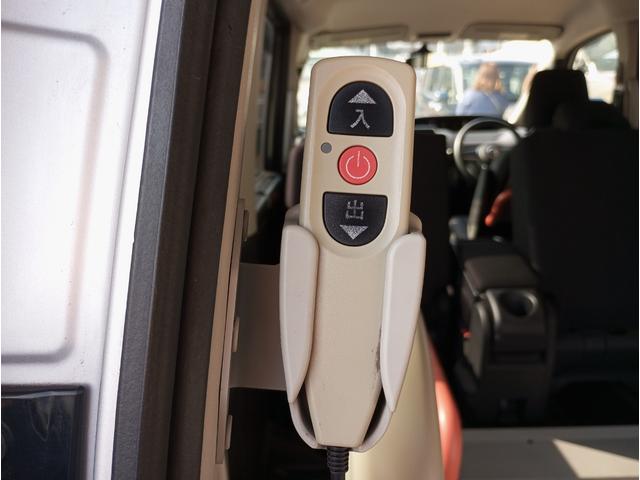 セレナ チェアキャブ　リフタータイプ　車検２年付福祉装置点検済　　車いす１名と５名乗車　福祉車両リフト　エマージェンシーブレーキ　アラウンドビューモニター　左側パワースライドドア　スライドドア連動ステップ　全国対応１年保証付き　修復歴無し（17枚目）