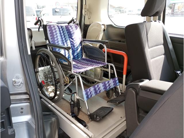 セレナ チェアキャブ　リフタータイプ　車検２年付福祉装置点検済　　車いす１名と５名乗車　福祉車両リフト　エマージェンシーブレーキ　アラウンドビューモニター　左側パワースライドドア　スライドドア連動ステップ　全国対応１年保証付き　修復歴無し（19枚目）