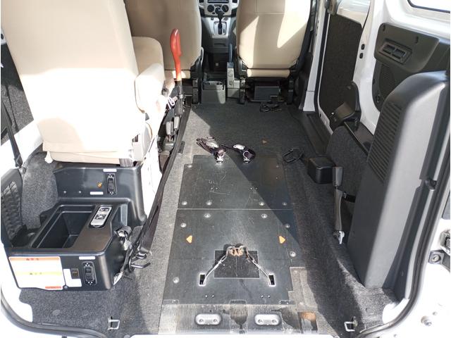 ＮＶ２００バネットバン チェアキャブ　スロープタイプ　車検２年付　車いすスロープ　福祉装置点検済　リモコン式電動ウインチ　車いす２名＋４名乗車　リヤクーラー　ナビ　バックカメラ　スライドドア連動ステップ　全国１年保証付き　修復歴無し（15枚目）