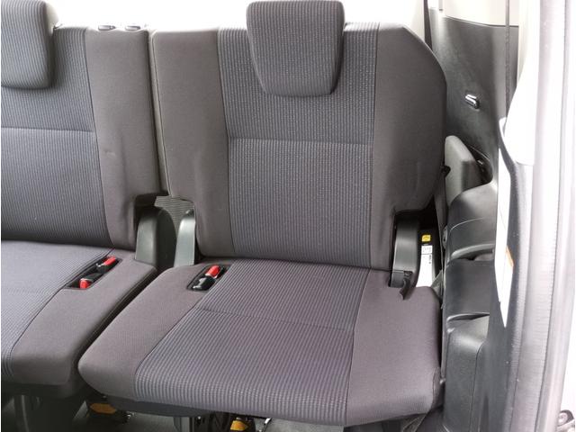 ノア Ｘ車いす仕様車　スロープタイプ　タイプ１　車いす２脚仕様　車検２年付　後退防止装置　福祉装置点検済　車いす１名＋６名乗車　車いす２名＋３名乗車　ナビ　バックカメラ　左側パワースライドドア　全国対応１年保証付　修復歴無し（56枚目）
