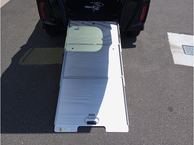 Ｎ－ＢＯＸカスタム Ｌ・スロープ　車検２年付　車いすスロープ　福祉装置点検済　車いす１名＋２名乗車　４ＷＤ　リモコン式電動ウィンチ　キーレス　純正ナビ　バックカメラ　ＥＴＣ　両側パワスラ　全国対応１年保証付き　修復歴無し（12枚目）