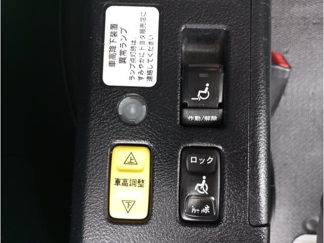 ヴォクシー Ｘ　車いす仕様車　スロープタイプ　タイプ２　サードシート付　車検２年付　後退防止装置　福祉装置点検済　車いす１名＋５名乗車　通常８名乗車　純正ナビ　バックカメラ　クルーズコントロール　トヨタセーフティセンス　全国１年保証付き　修復歴無（14枚目）