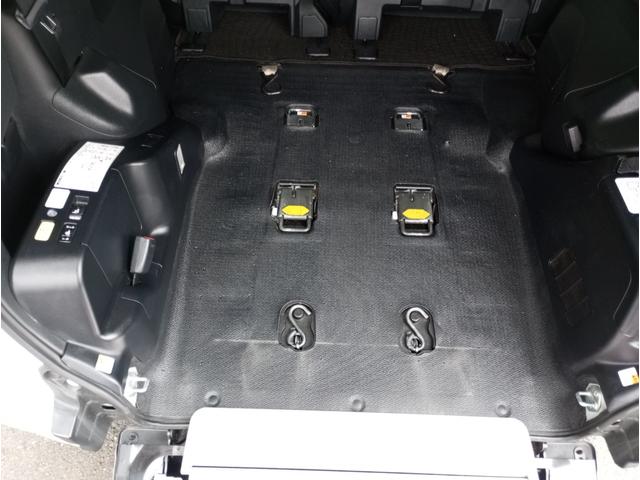 ヴォクシー Ｘ　車いす仕様車　スロープタイプ　タイプ２　サードシート付　車検２年付　後退防止装置　福祉装置点検済　車いす１名＋５名乗車　通常８名乗車　純正ナビ　バックカメラ　クルーズコントロール　トヨタセーフティセンス　全国１年保証付き　修復歴無（15枚目）