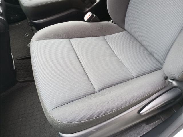 ヴォクシー Ｘ　車いす仕様車　スロープタイプ　タイプ２　サードシート付　車検２年付　後退防止装置　福祉装置点検済　車いす１名＋５名乗車　通常８名乗車　純正ナビ　バックカメラ　クルーズコントロール　トヨタセーフティセンス　全国１年保証付き　修復歴無（46枚目）