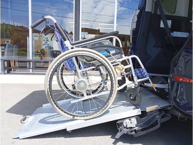 タント カスタムＲＳ　スローパー　車検２年付　福祉装置点検済　車いす１名＋２名乗車　通常４名乗車　リモコン式電動ウィンチ　１０インチナビ　バックカメラ　フリップダウンモニター　両側パワスラ　シートヒーター　全国対応１年保証付き（15枚目）