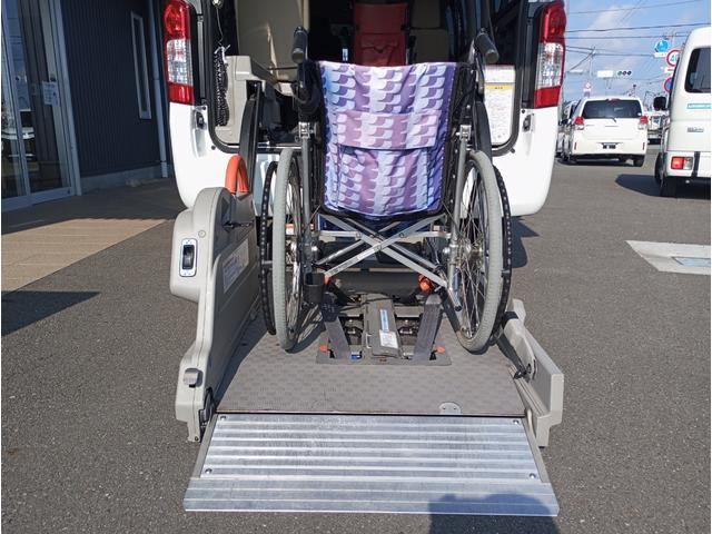 ＮＶ３５０キャラバンバン チェアキャブＭタイプ　車検２年付　車いすリフト　福祉装置点検済　車いす２名と８名乗車　福祉車両リフト　キーレス　エマージェンシーブレーキ　社外ナビ　アラウンドビューモニター　全国対応１年保証付き　修復歴無し（12枚目）