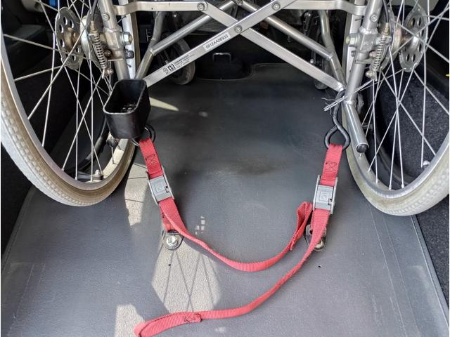 ＮＶ１００クリッパーリオ チェアキャブスロープタイプ　車検２年付　福祉装置点検済　車いす１名＋３名乗車　通常４名乗車　リモコン式電動ウィンチ　社外ナビ　バックカメラ　エマージェンシーブレーキ　全国対応１年保証付き　修復歴無し（14枚目）