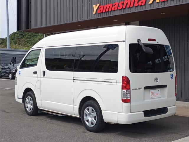 レジアスエースバン ウェルキャブ 車いす仕様車 Bタイプ 車検2年付 ディーゼル車 福祉装置点検済 キーレス 純正オーディオ 電動スライドドア スライドドア連動ステップ 車いす2名+8名乗車 全国対応1年保証付き 修復歴無し(7枚目)