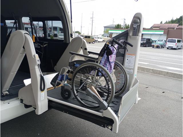 レジアスエースバン ウェルキャブ 車いす仕様車 Bタイプ 車検2年付 ディーゼル車 福祉装置点検済 キーレス 純正オーディオ 電動スライドドア スライドドア連動ステップ 車いす2名+8名乗車 全国対応1年保証付き 修復歴無し(12枚目)