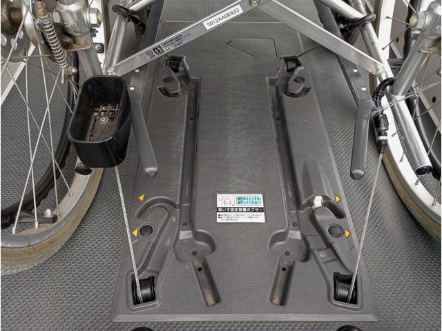 レジアスエースバン ウェルキャブ 車いす仕様車 Bタイプ 車検2年付 ディーゼル車 福祉装置点検済 キーレス 純正オーディオ 電動スライドドア スライドドア連動ステップ 車いす2名+8名乗車 全国対応1年保証付き 修復歴無し(14枚目)