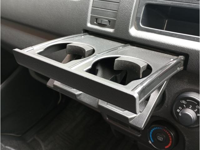 レジアスエースバン ウェルキャブ 車いす仕様車 Bタイプ 車検2年付 ディーゼル車 福祉装置点検済 キーレス 純正オーディオ 電動スライドドア スライドドア連動ステップ 車いす2名+8名乗車 全国対応1年保証付き 修復歴無し(35枚目)