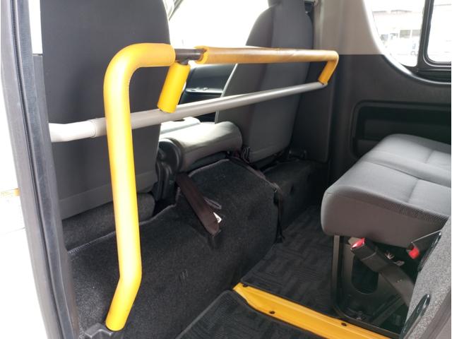 レジアスエースバン ウェルキャブ 車いす仕様車 Bタイプ 車検2年付 ディーゼル車 福祉装置点検済 キーレス 純正オーディオ 電動スライドドア スライドドア連動ステップ 車いす2名+8名乗車 全国対応1年保証付き 修復歴無し(41枚目)