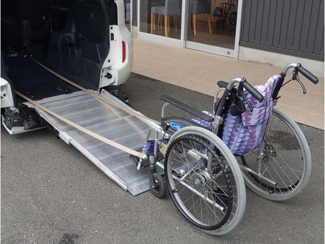 シエンタ ハイブリッドG 車いす仕様車 スロープタイプ タイプ1 助手席側セカンドシート付 車検2年付 福祉装置点検済 車いす1名+3名乗車 通常5名乗車 純正ナビ パノラミックビューモニター ETC2.0 トヨタセーフティセンス 全国対応1年保証付き 修復歴無し(11枚目)