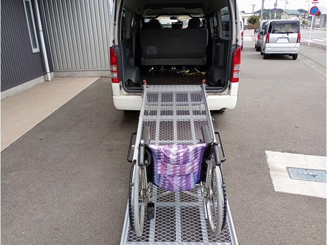 レジアスエースバン ロングワイドスーパーGL 後付け改造スロープ 車いすスロープ 車いす1名+2名(3ナンバー仕様) 車いす1名+5名(8ナンバー仕様) キーレス 禁煙車 車検2年付 修復歴無し(12枚目)