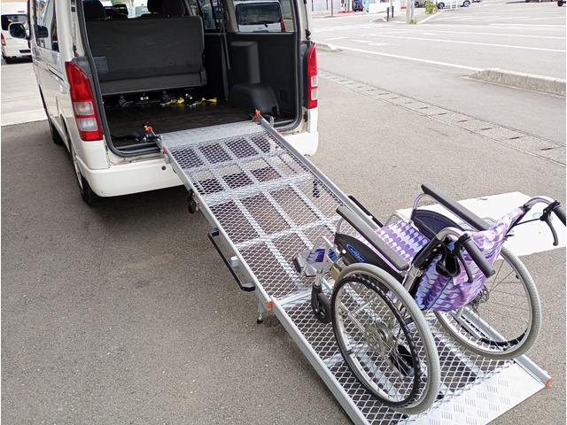 レジアスエースバン ロングワイドスーパーGL 後付け改造スロープ 車いすスロープ 車いす1名+2名(3ナンバー仕様) 車いす1名+5名(8ナンバー仕様) キーレス 禁煙車 車検2年付 修復歴無し(13枚目)