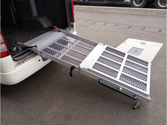 レジアスエースバン ロングワイドスーパーGL 後付け改造スロープ 車いすスロープ 車いす1名+2名(3ナンバー仕様) 車いす1名+5名(8ナンバー仕様) キーレス 禁煙車 車検2年付 修復歴無し(16枚目)