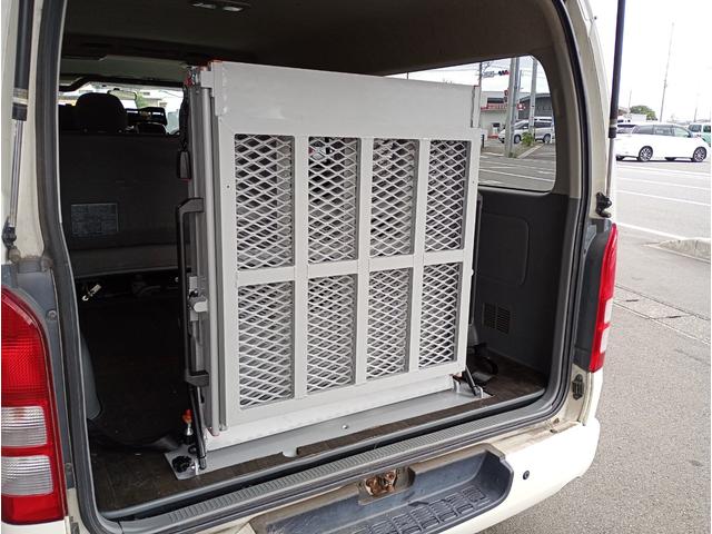 レジアスエースバン ロングワイドスーパーGL 後付け改造スロープ 車いすスロープ 車いす1名+2名(3ナンバー仕様) 車いす1名+5名(8ナンバー仕様) キーレス 禁煙車 車検2年付 修復歴無し(18枚目)