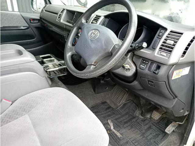 レジアスエースバン ロングワイドスーパーGL 後付け改造スロープ 車いすスロープ 車いす1名+2名(3ナンバー仕様) 車いす1名+5名(8ナンバー仕様) キーレス 禁煙車 車検2年付 修復歴無し(26枚目)