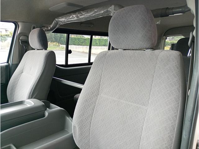 レジアスエースバン ロングワイドスーパーGL 後付け改造スロープ 車いすスロープ 車いす1名+2名(3ナンバー仕様) 車いす1名+5名(8ナンバー仕様) キーレス 禁煙車 車検2年付 修復歴無し(29枚目)