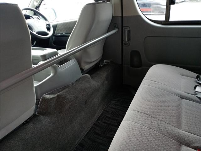 レジアスエースバン ロングワイドスーパーGL 後付け改造スロープ 車いすスロープ 車いす1名+2名(3ナンバー仕様) 車いす1名+5名(8ナンバー仕様) キーレス 禁煙車 車検2年付 修復歴無し(34枚目)