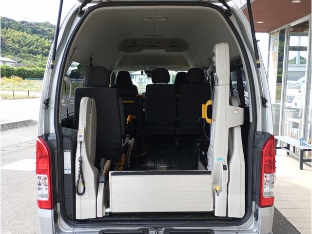ハイエースバン 車いす仕様車 Bタイプ 車検2年付 ディーゼルターボ車 福祉装置点検済 車いす2名+8名乗車 純正ナビ バックカメラ スライドドア連動ステップ 電動格納ミラー 全国対応1年保証付き 修復歴無し(14枚目)
