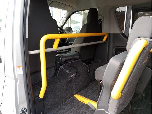 ハイエースバン 車いす仕様車 Bタイプ 車検2年付 ディーゼルターボ車 福祉装置点検済 車いす2名+8名乗車 純正ナビ バックカメラ スライドドア連動ステップ 電動格納ミラー 全国対応1年保証付き 修復歴無し(54枚目)
