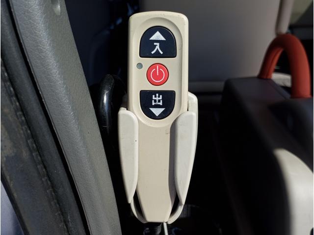 NV350キャラバンバン チェアキャブMタイプ 車検2年付 福祉装置点検済 車いす2名+8名乗車 ストレッチャー固定具 ナビ 全国対応1年保証付き 修復歴無し(14枚目)