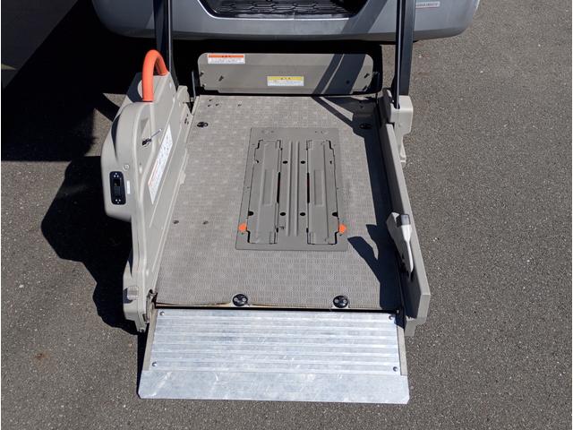 NV350キャラバンバン チェアキャブMタイプ 車検2年付 福祉装置点検済 車いす2名+8名乗車 ストレッチャー固定具 ナビ 全国対応1年保証付き 修復歴無し(15枚目)