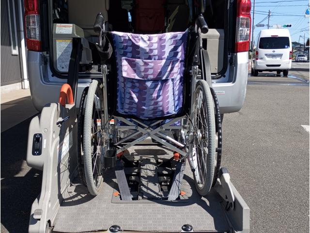 NV350キャラバンバン チェアキャブMタイプ 車検2年付 福祉装置点検済 車いす2名+8名乗車 ストレッチャー固定具 ナビ 全国対応1年保証付き 修復歴無し(18枚目)