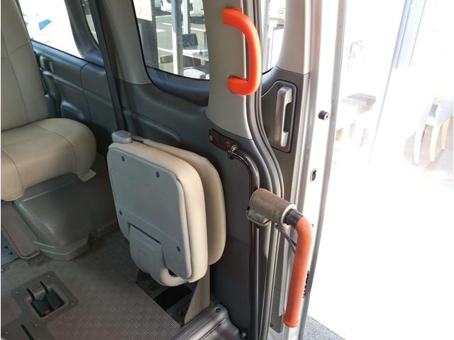 NV350キャラバンバン チェアキャブMタイプ 車検2年付 福祉装置点検済 車いす2名+8名乗車 ストレッチャー固定具 ナビ 全国対応1年保証付き 修復歴無し(51枚目)