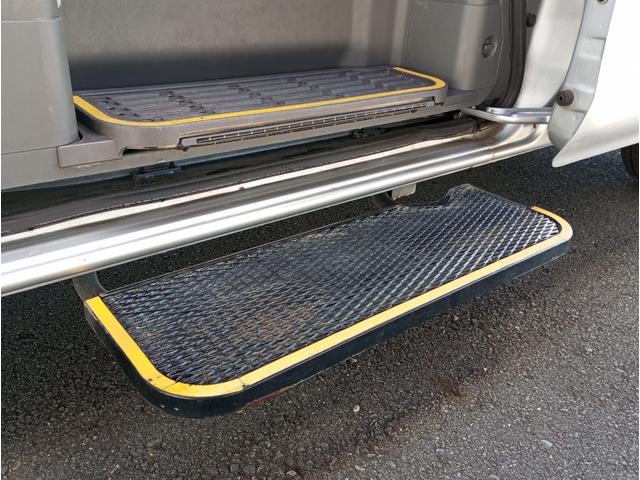 NV350キャラバンバン チェアキャブMタイプ 車検2年付 福祉装置点検済 車いす2名+8名乗車 ストレッチャー固定具 ナビ 全国対応1年保証付き 修復歴無し(56枚目)