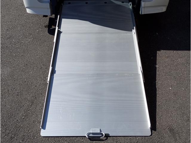 セレナ ハイウェイスター チェアキャブ スロープ 車いす1名セカンド仕様 S-ハイブリッド車 車検2年付 福祉装置点検済 車いす1名+6名乗車 リモコン式電動ウィンチ 両側パワスラ エマージェンシーブレーキ ETC 全国対応1年保証付き 修復歴無し(12枚目)