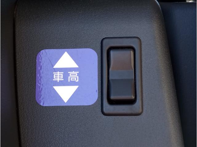 セレナ ハイウェイスター チェアキャブ スロープ 車いす1名セカンド仕様 S-ハイブリッド車 車検2年付 福祉装置点検済 車いす1名+6名乗車 リモコン式電動ウィンチ 両側パワスラ エマージェンシーブレーキ ETC 全国対応1年保証付き 修復歴無し(16枚目)