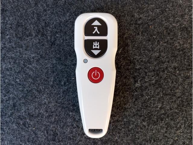 セレナ ハイウェイスター チェアキャブ スロープ 車いす1名セカンド仕様 S-ハイブリッド車 車検2年付 福祉装置点検済 車いす1名+6名乗車 リモコン式電動ウィンチ 両側パワスラ エマージェンシーブレーキ ETC 全国対応1年保証付き 修復歴無し(18枚目)