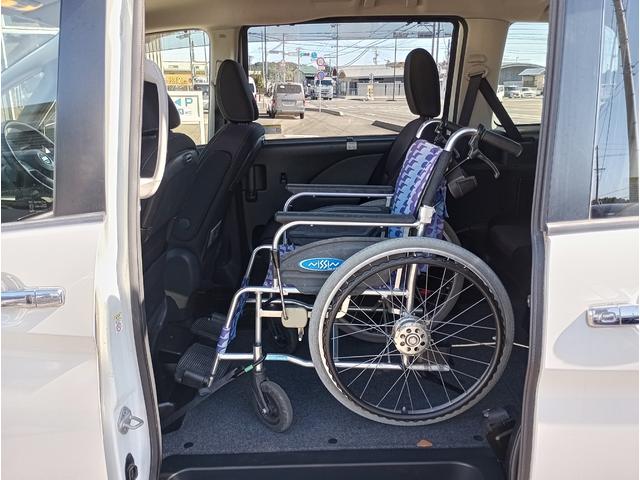 セレナ ハイウェイスター チェアキャブ スロープ 車いす1名セカンド仕様 S-ハイブリッド車 車検2年付 福祉装置点検済 車いす1名+6名乗車 リモコン式電動ウィンチ 両側パワスラ エマージェンシーブレーキ ETC 全国対応1年保証付き 修復歴無し(50枚目)