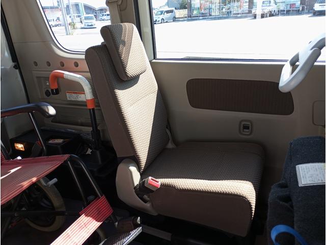 ＮＶ１００クリッパーリオ チェアキャブ　車検２年付　車いすスロープ　福祉装置点検済　車いす１名＋３名乗車　通常４名乗車　リモコン式電動ウィンチ　キーレス　スマートキー　社外ナビ　バックカメラ　　全国対応１年保証付き　修復歴無し（24枚目）