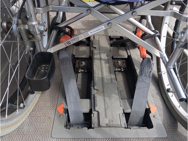 ＮＶ３５０キャラバンバン チェアキャブＭタイプ　車検２年付　福祉装置点検済　車いす２名＋８名乗車　スライドドア連動ステップ　バックカメラ　キーレス　全国対応１年保証付き（17枚目）