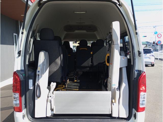 ハイエースバン ウェルキャブ　車いす仕様車　Ｆタイプ　車検２年付　ディーゼル　４ＷＤ　車いすリフト　福祉装置点検済　車いす２名＋８名乗車　スライドドア連動ステップ　キーレス　純正オーディオ　全国対応１年保証付き　修復歴無し（11枚目）