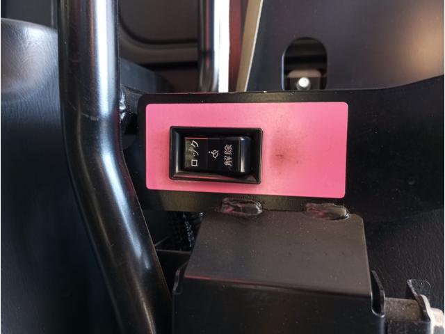 ハイエースバン ウェルキャブ　車いす仕様車　Ｆタイプ　車検２年付　ディーゼル　４ＷＤ　車いすリフト　福祉装置点検済　車いす２名＋８名乗車　スライドドア連動ステップ　キーレス　純正オーディオ　全国対応１年保証付き　修復歴無し（15枚目）