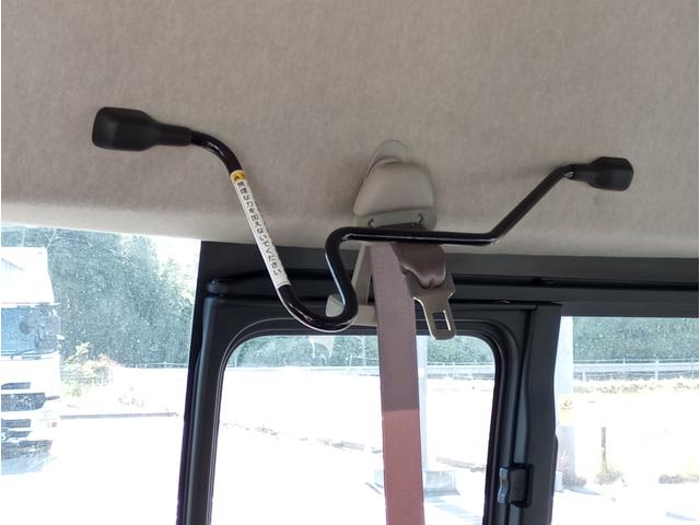 ハイエースバン ウェルキャブ　車いす仕様車　Ｆタイプ　車検２年付　ディーゼル　４ＷＤ　車いすリフト　福祉装置点検済　車いす２名＋８名乗車　スライドドア連動ステップ　キーレス　純正オーディオ　全国対応１年保証付き　修復歴無し（23枚目）