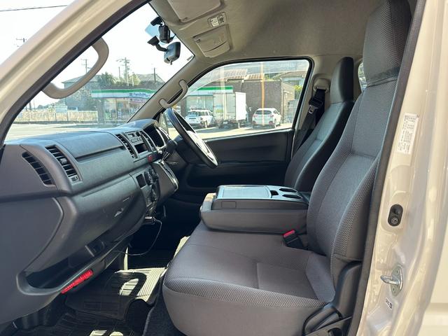 ハイエースバン ウェルキャブ　車いす仕様車　Ｆタイプ　車検２年付　ディーゼル　４ＷＤ　車いすリフト　福祉装置点検済　車いす２名＋８名乗車　スライドドア連動ステップ　キーレス　純正オーディオ　全国対応１年保証付き　修復歴無し（51枚目）