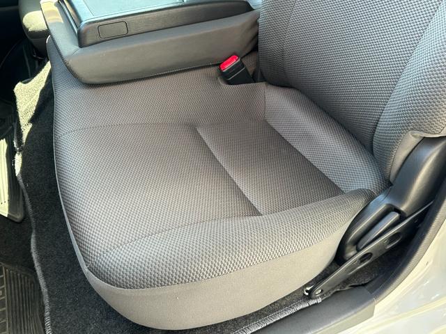 ハイエースバン ウェルキャブ　車いす仕様車　Ｆタイプ　車検２年付　ディーゼル　４ＷＤ　車いすリフト　福祉装置点検済　車いす２名＋８名乗車　スライドドア連動ステップ　キーレス　純正オーディオ　全国対応１年保証付き　修復歴無し（52枚目）